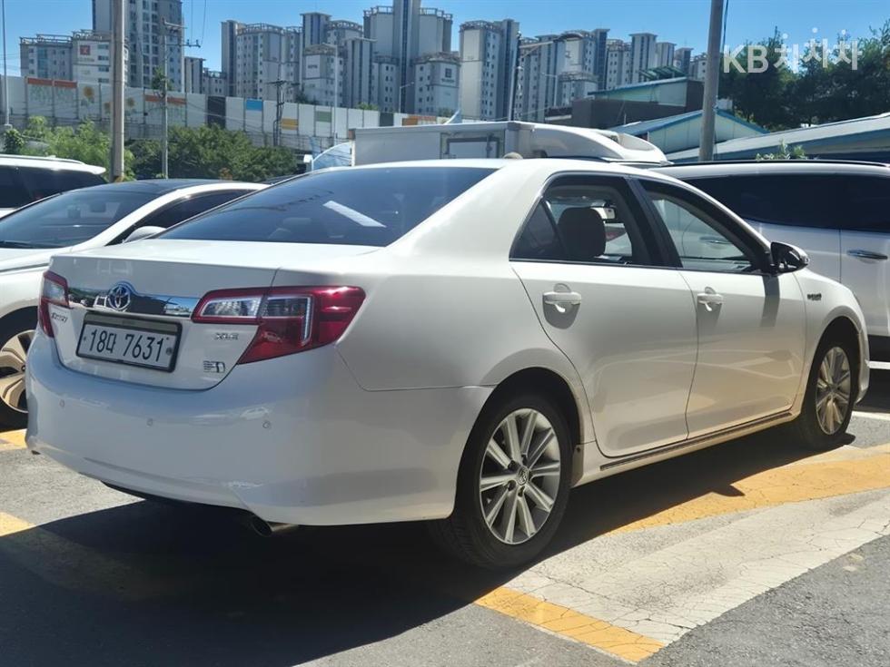 Toyota Camry — miniaturë 4