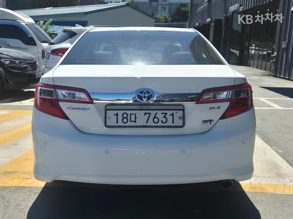 Toyota Camry — miniaturë 5