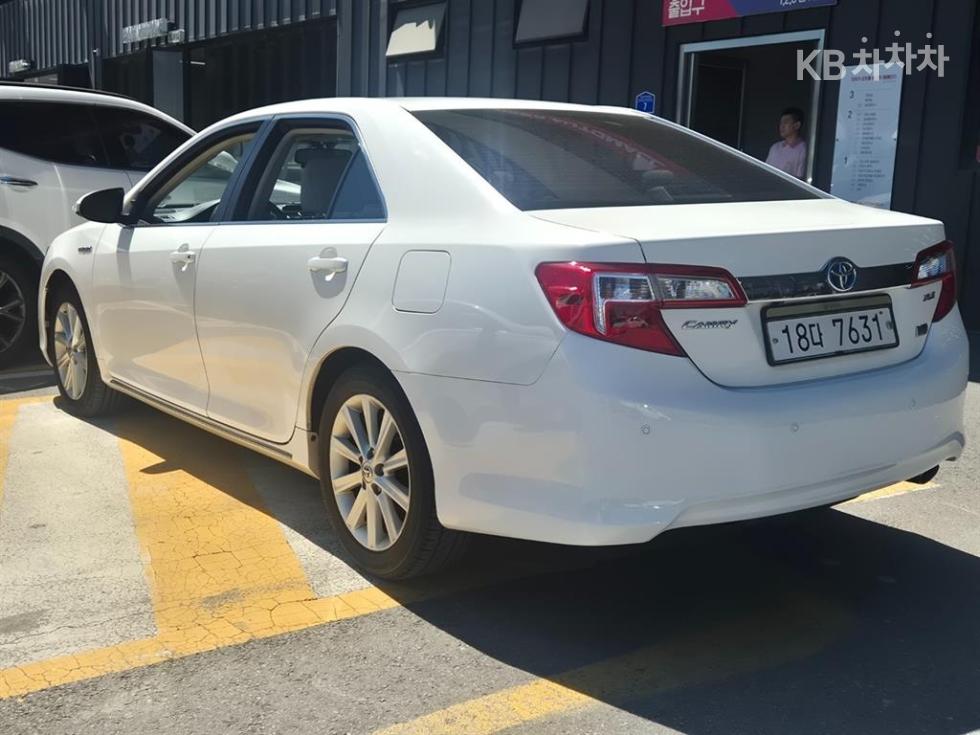 Toyota Camry — miniaturë 6