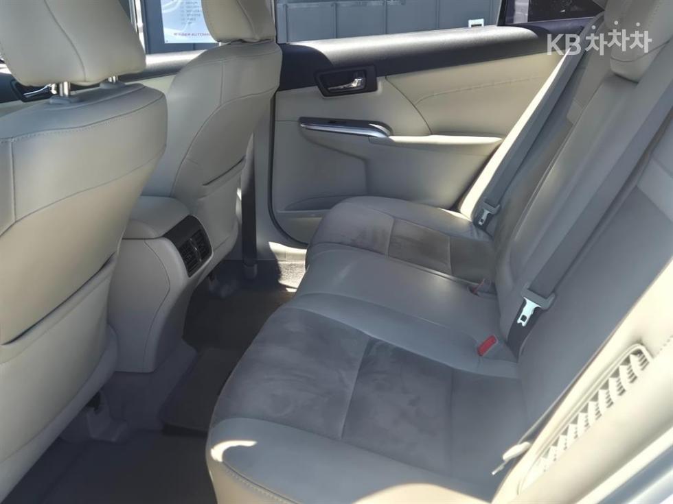 Toyota Camry — miniaturë 8