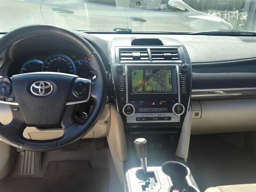 Toyota Camry — miniaturë 9
