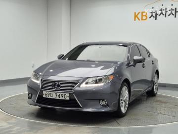 Lexus ES 300h  suprme — foto 1