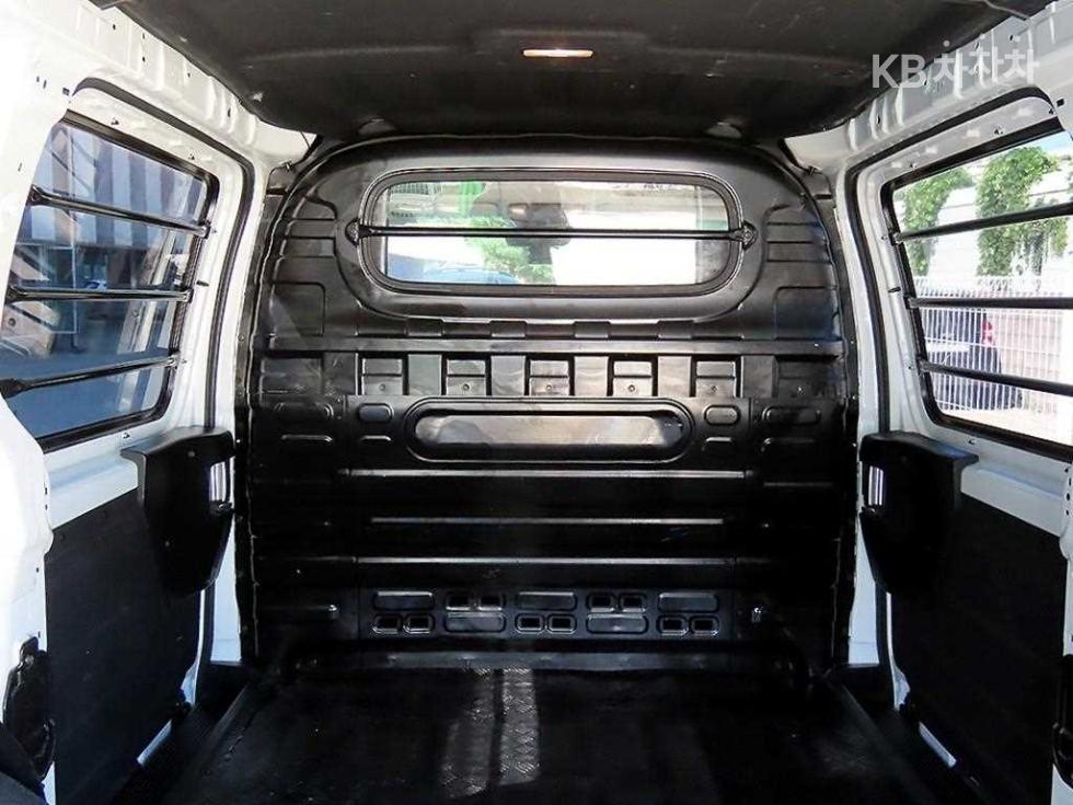 Hyundai Staria — miniaturë 18