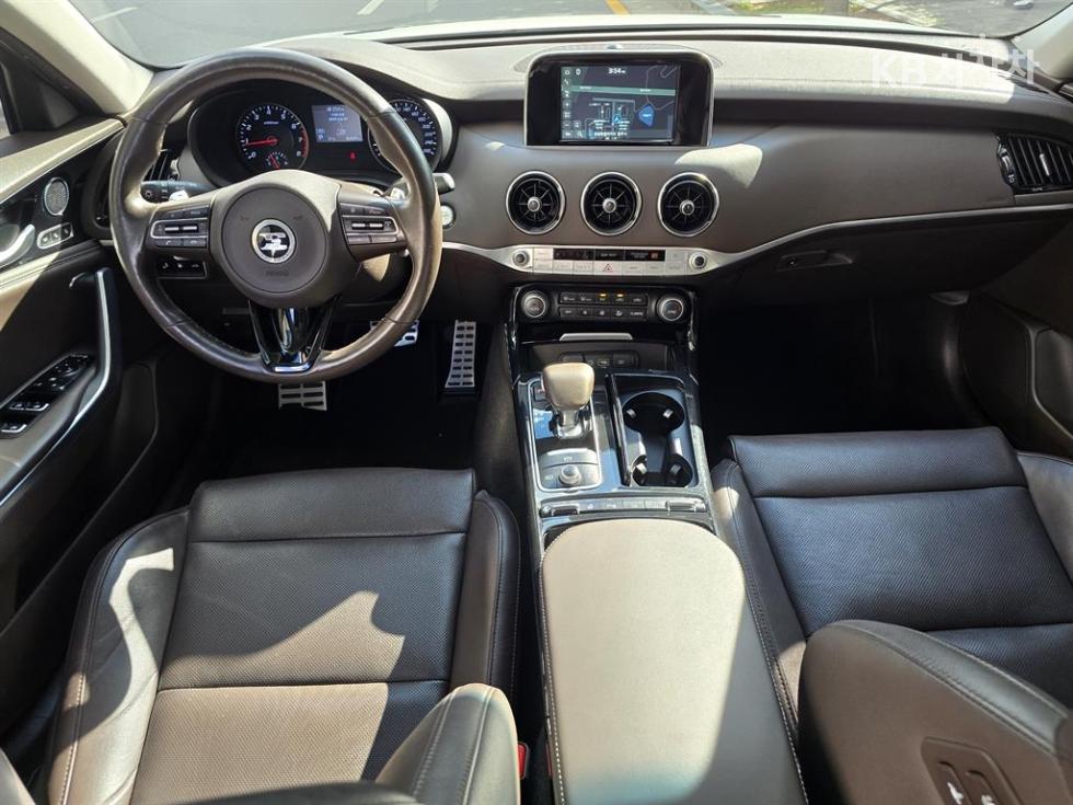 Kia Stinger — miniaturë 10