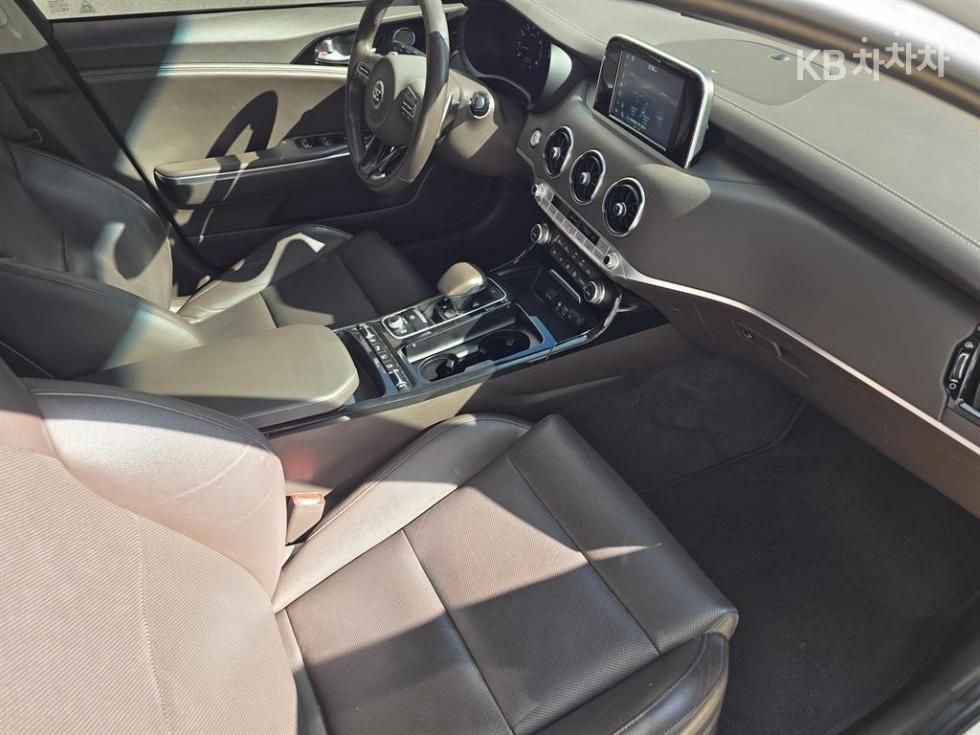 Kia Stinger — miniaturë 11