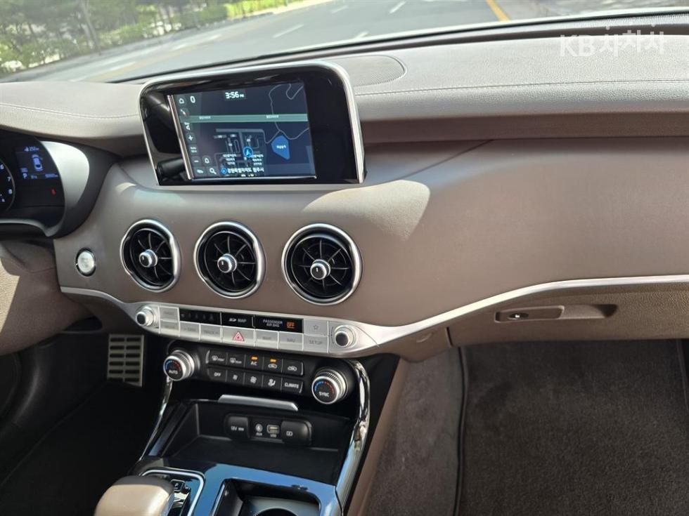 Kia Stinger — miniaturë 14