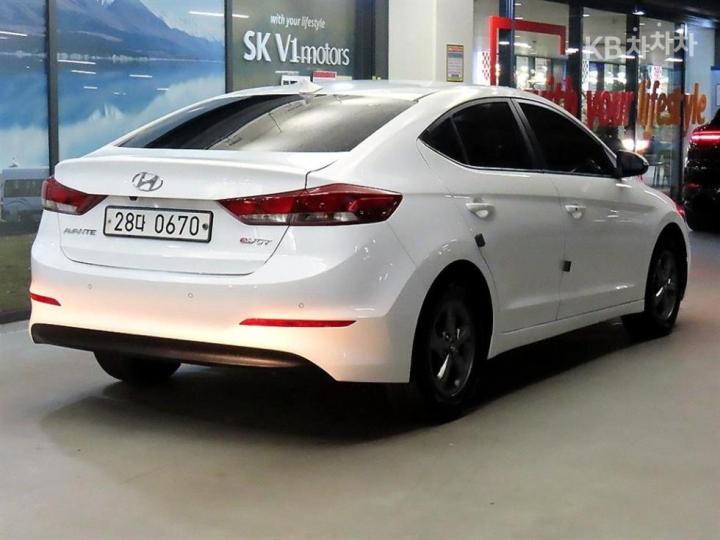 Hyundai Avante — miniaturë 4