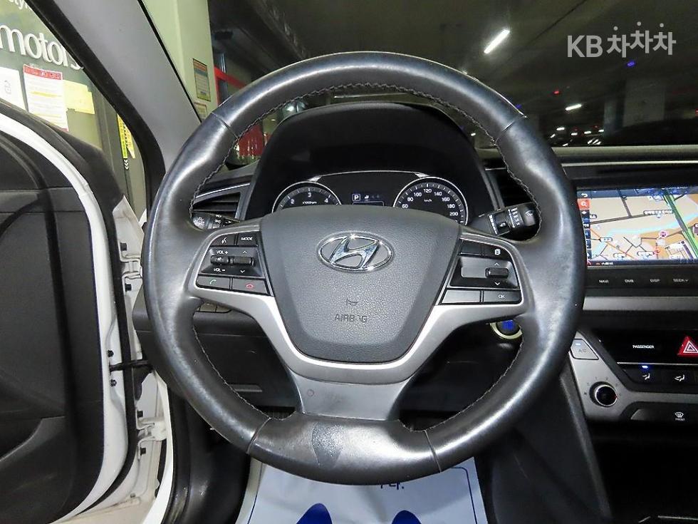 Hyundai Avante — miniaturë 8