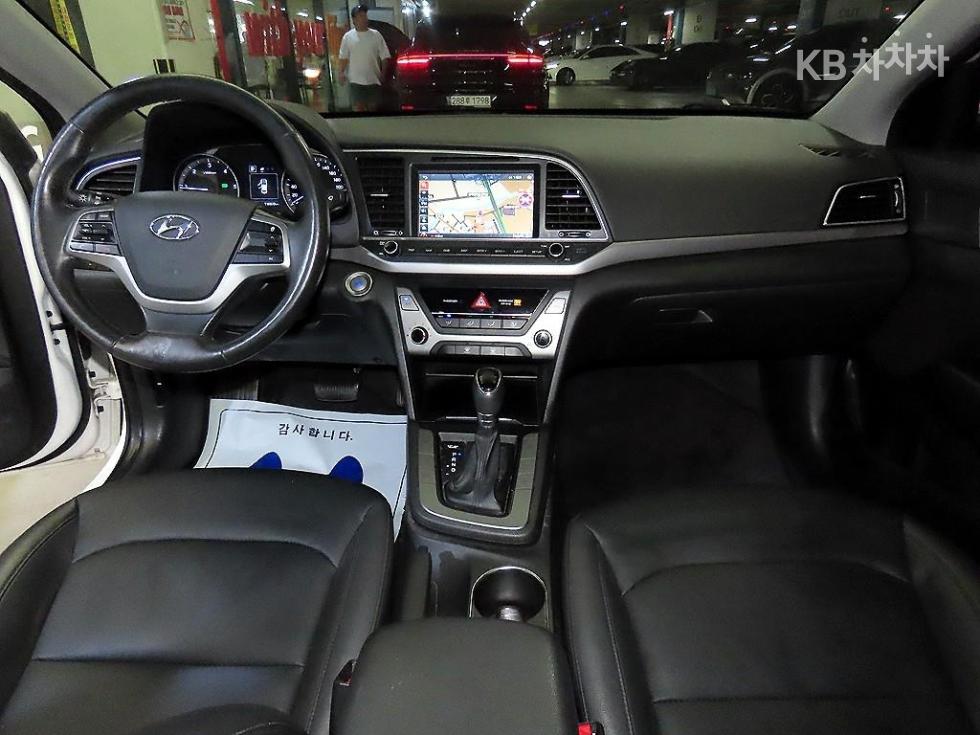 Hyundai Avante — miniaturë 10
