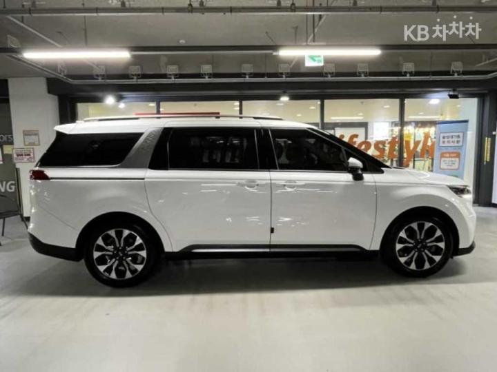 Kia Carnival — miniaturë 3