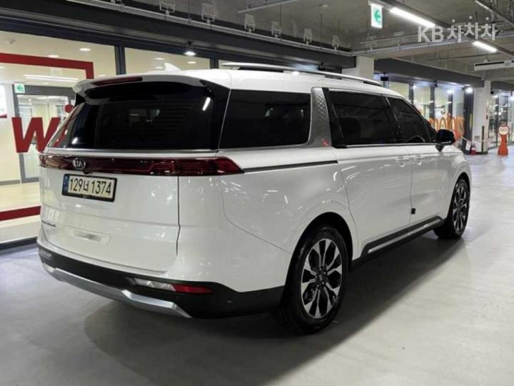 Kia Carnival — miniaturë 4
