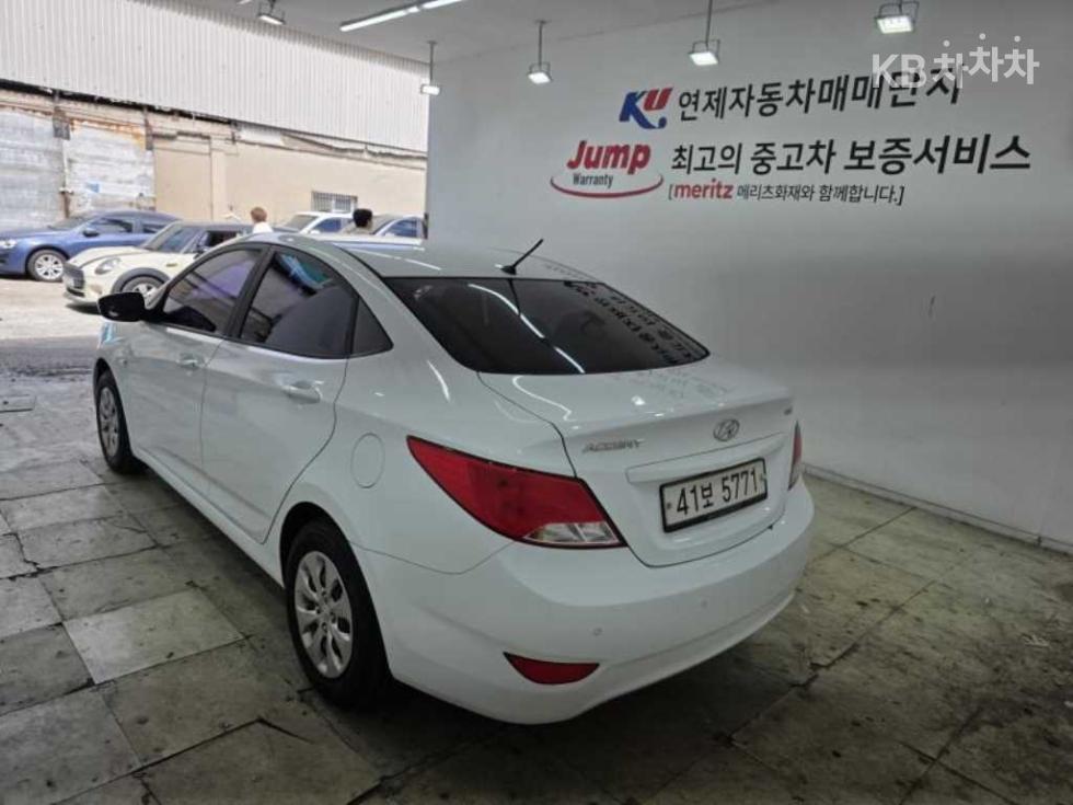 Hyundai Accent — miniaturë 4