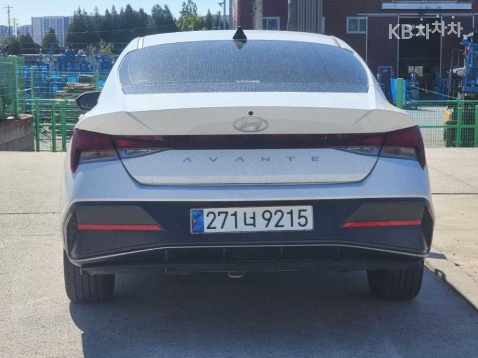 Hyundai Avante — фото 4