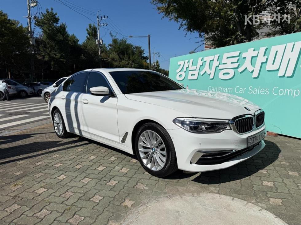 BMW 5 Series Luxury Plus — фото 2