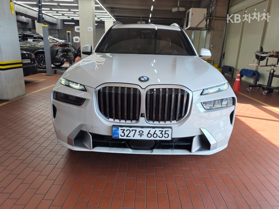 BMW X7 M Sport — фото 1