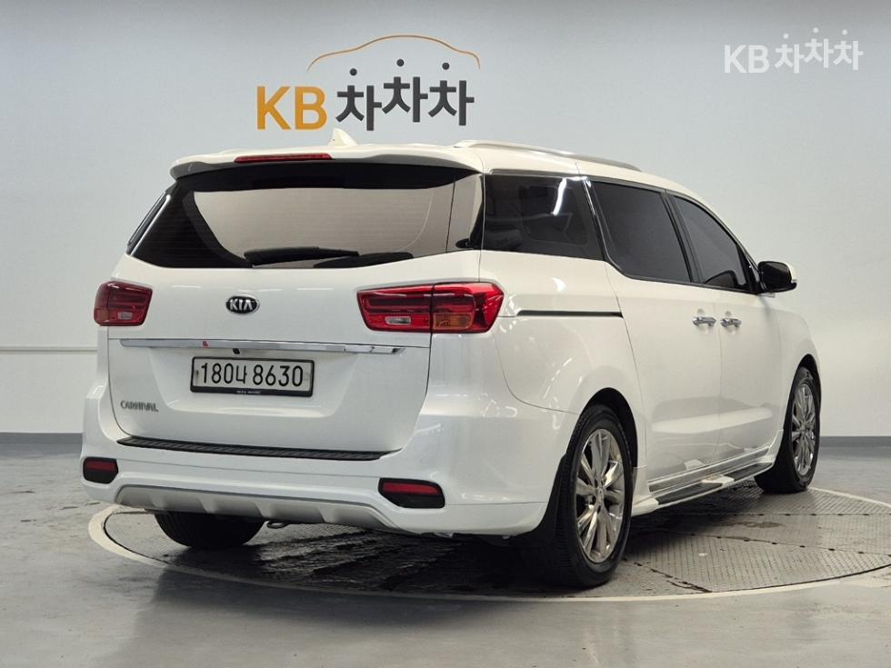 Kia Carnival Noblesse Special — фото 3