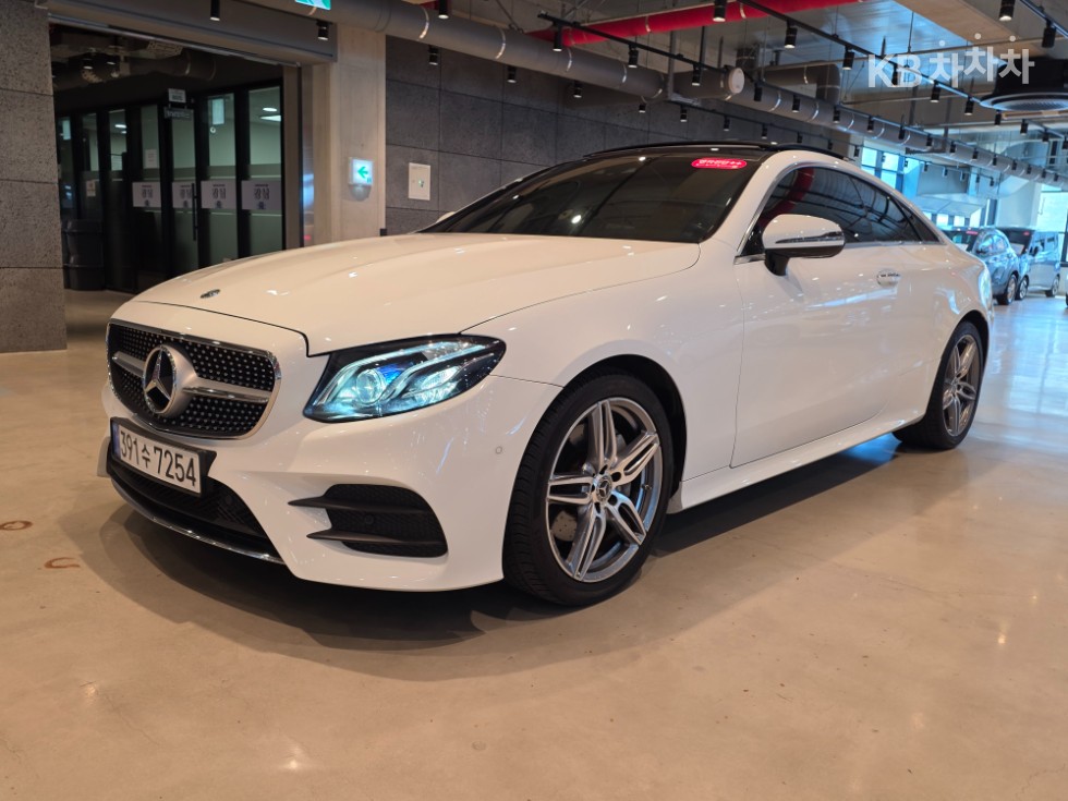 Mercedes-Benz E-Class — фото 1