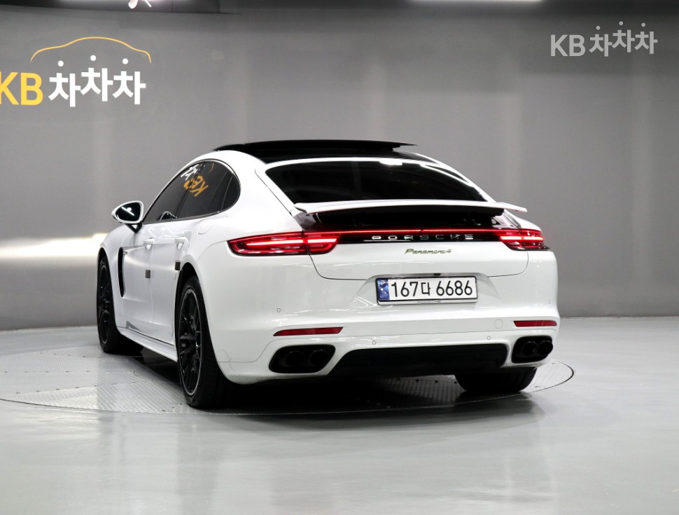 Porsche Panamera BASE MODEL — фото 4