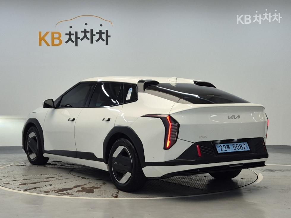 Kia EV4 — фото 2