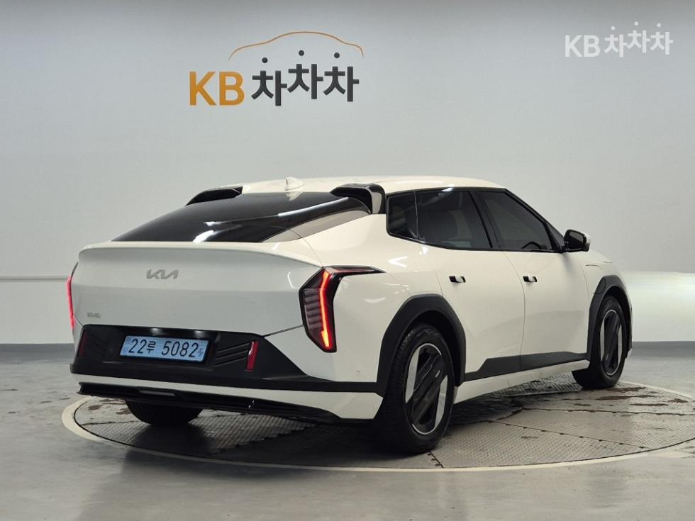 Kia EV4 — фото 3