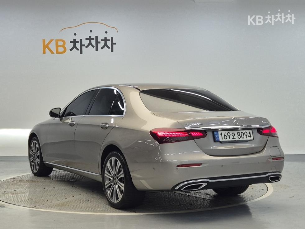 Mercedes-Benz E-Class Exclusive — фото 2