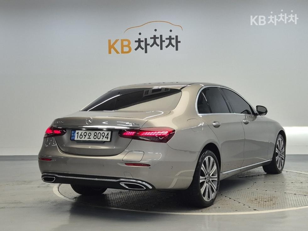Mercedes-Benz E-Class Exclusive — фото 3