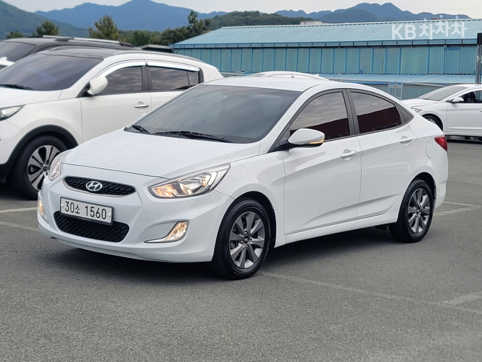 Hyundai Accent — фото 2