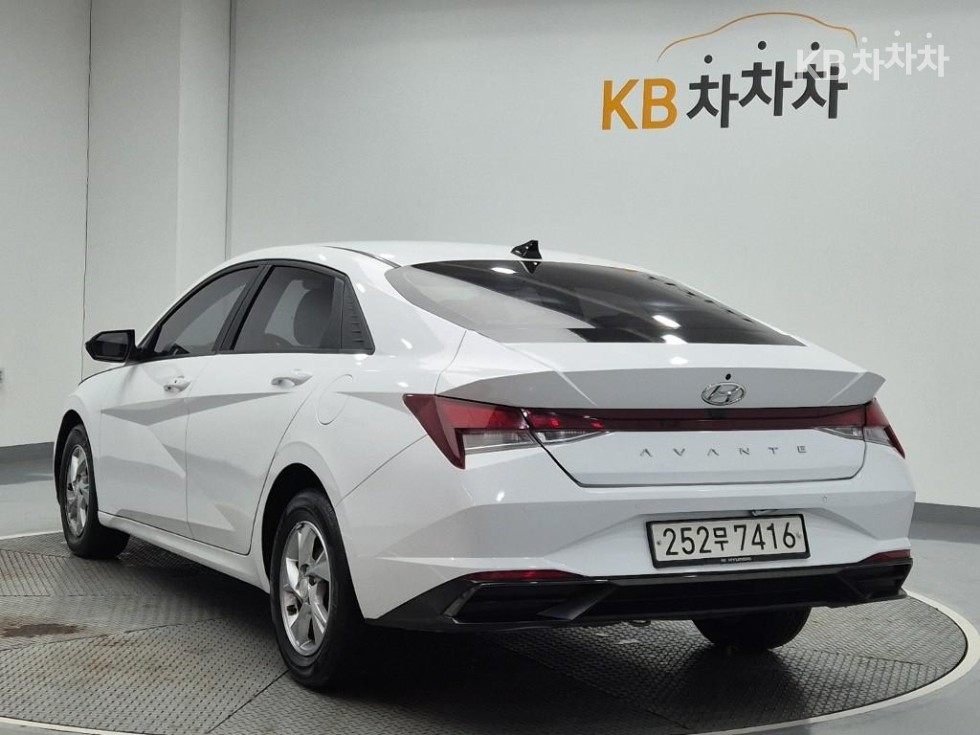 Hyundai Avante — фото 2