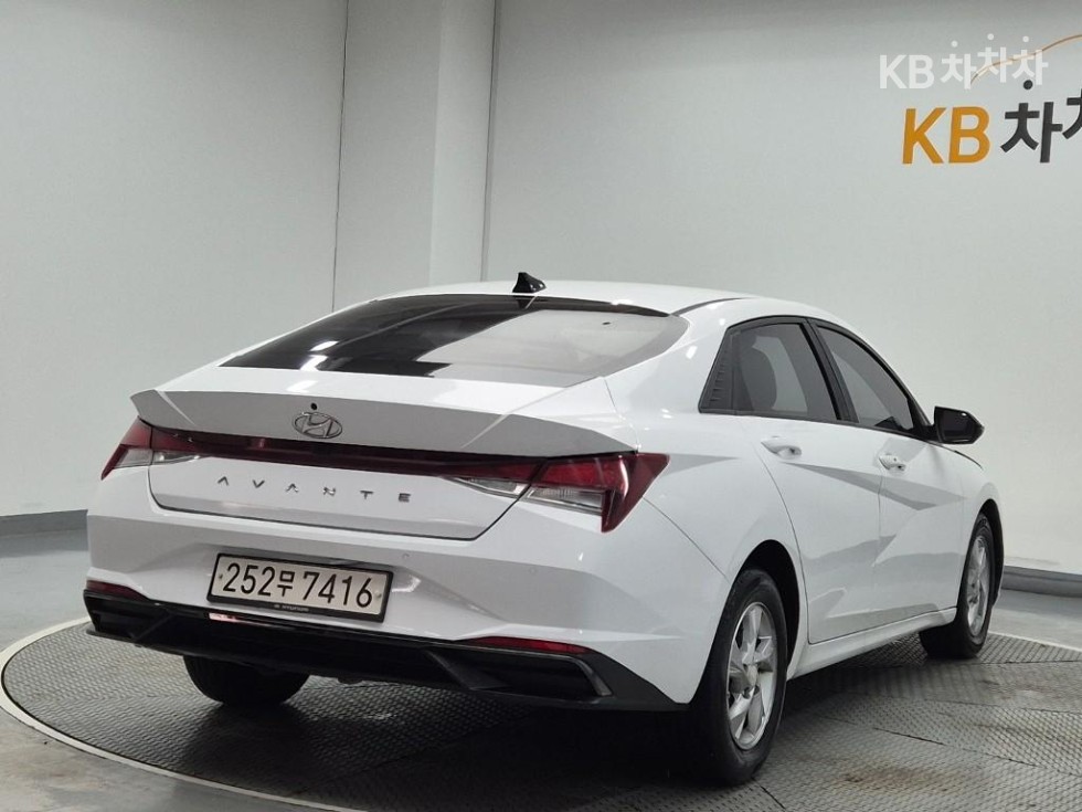 Hyundai Avante — фото 3