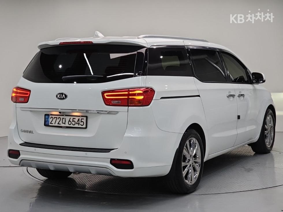 Kia Carnival Noblesse Special — фото 4