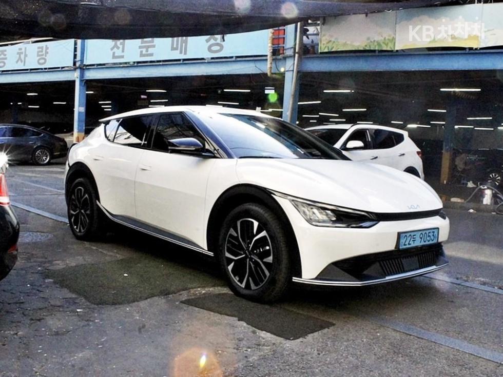 Kia EV6 Light — фото 1