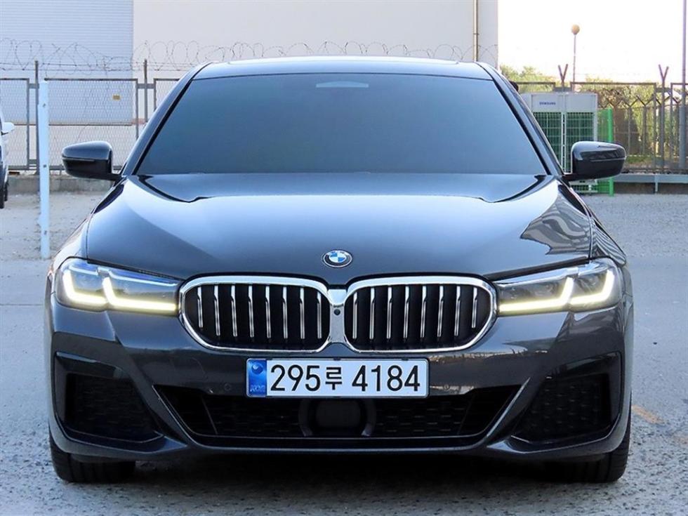 BMW 5 Series M Sport — фото 1