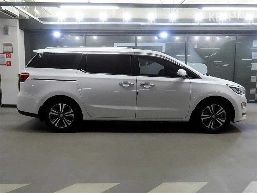 Kia Carnival PRESTIGE — фото 3
