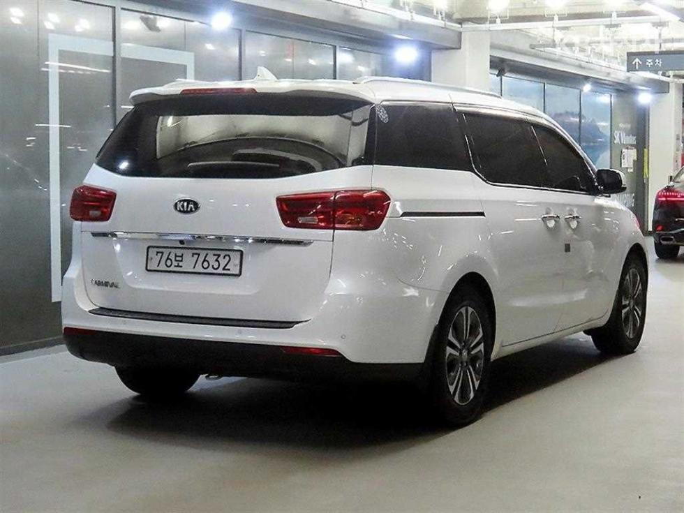 Kia Carnival PRESTIGE — фото 4