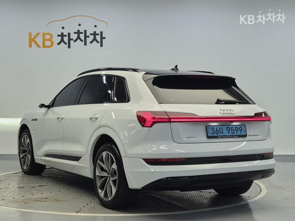 Audi e-tron BASE MODEL — фото 2