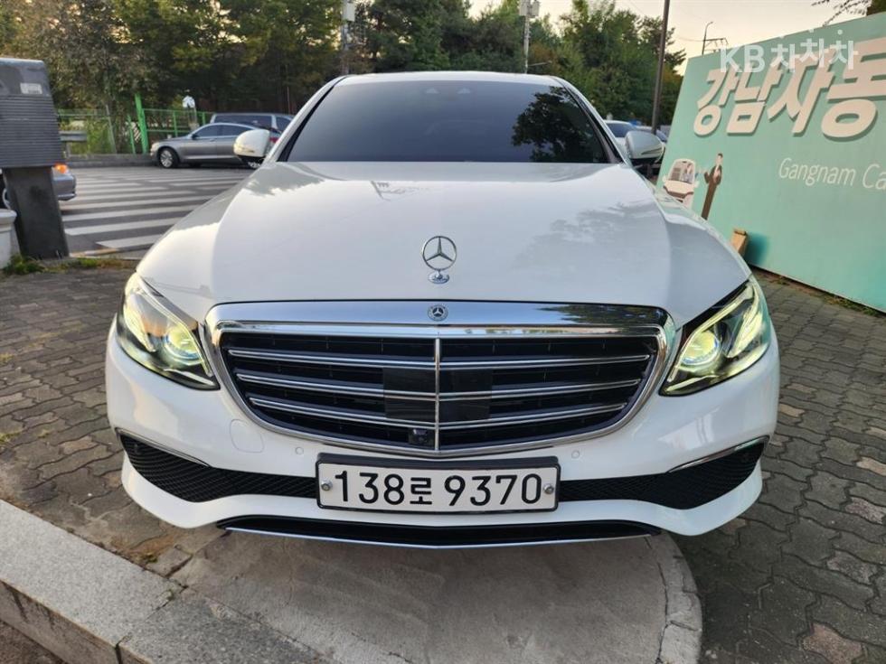 Mercedes-Benz E-Class Exclusive — фото 2