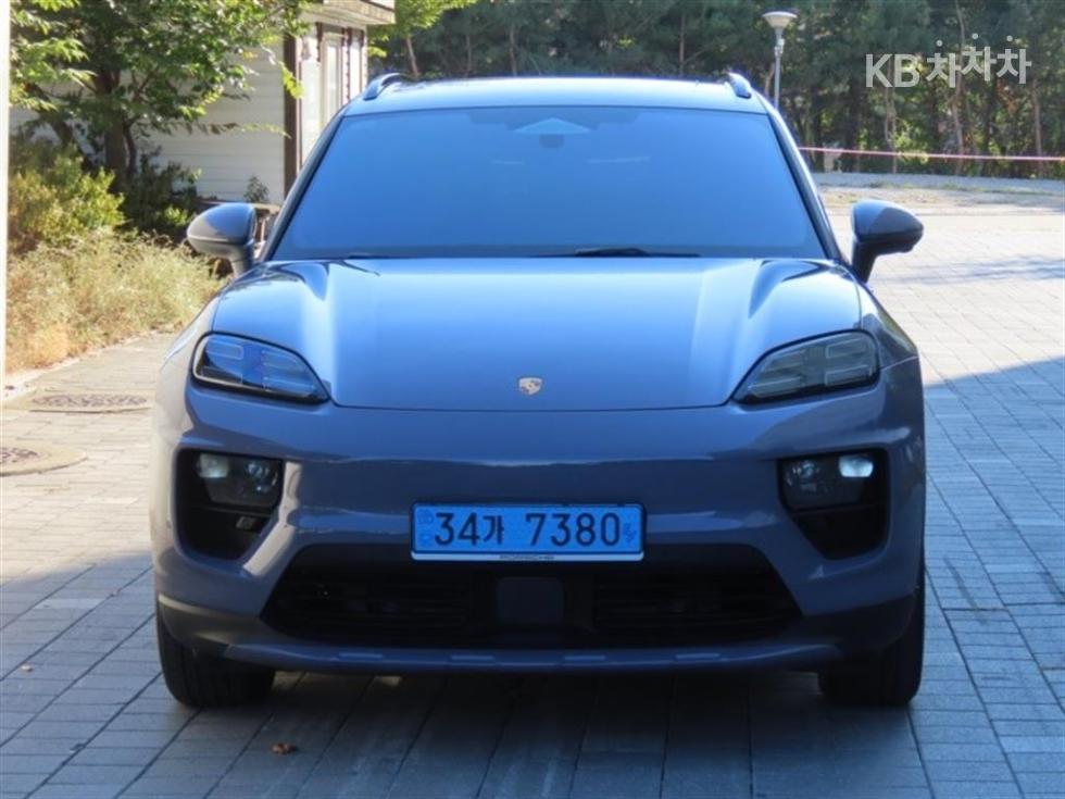 포르쉐 마칸 2025년식 포르쉐 마칸 EV Base 4 기본형