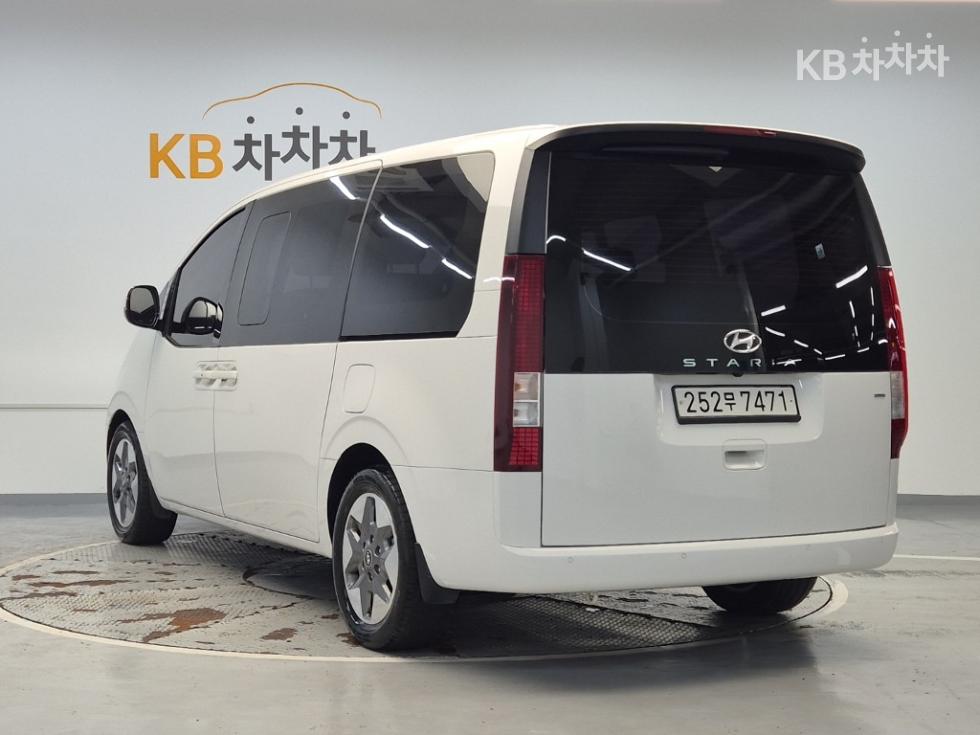 Hyundai Staria — фото 2