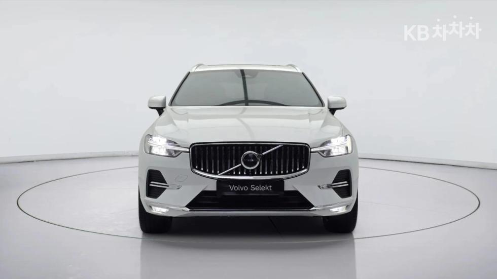 Volvo XC60 Ultimate Bright — фото 2