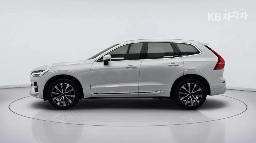 Volvo XC60 Ultimate Bright — фото 3