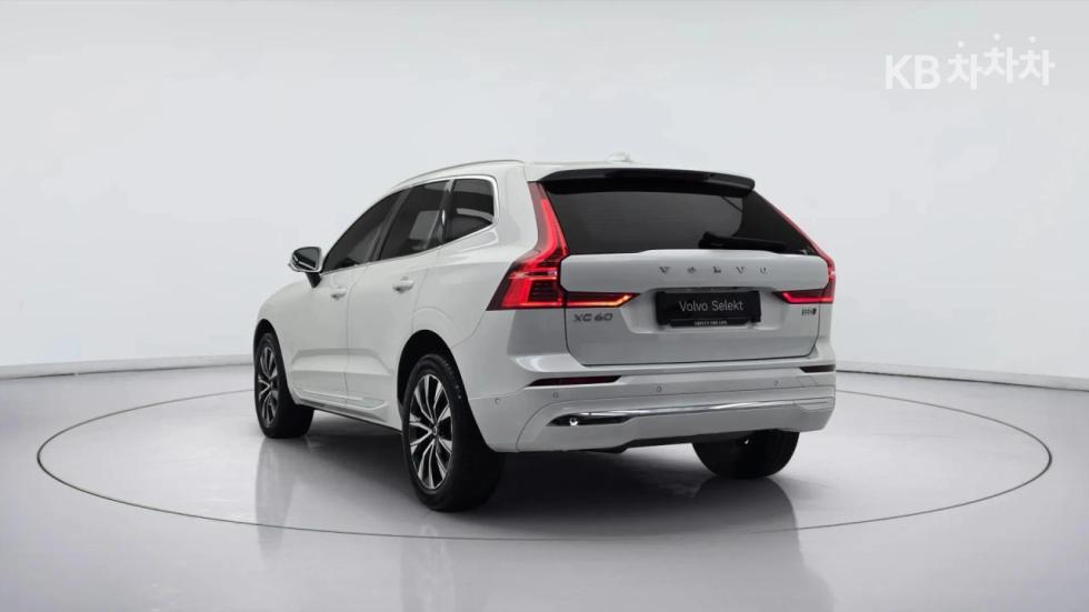 Volvo XC60 Ultimate Bright — фото 4