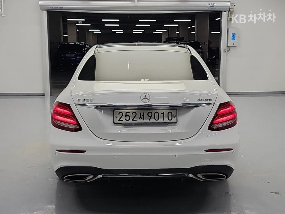 Mercedes-Benz E-Class AMG Line — фото 3