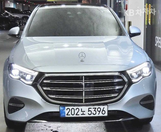 Mercedes-Benz E-Class Exclusive — фото 1