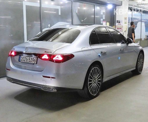 Mercedes-Benz E-Class Exclusive — фото 3