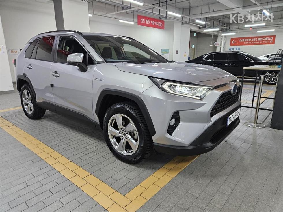 Toyota RAV 4 BASE MODEL — фото 2