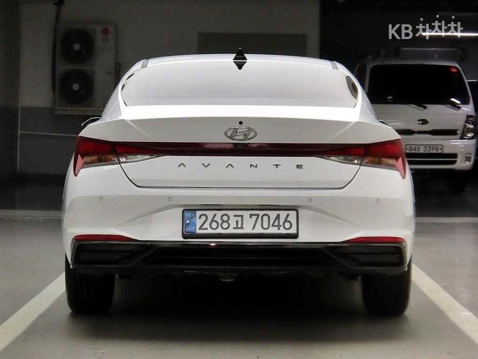 Hyundai Avante — фото 3