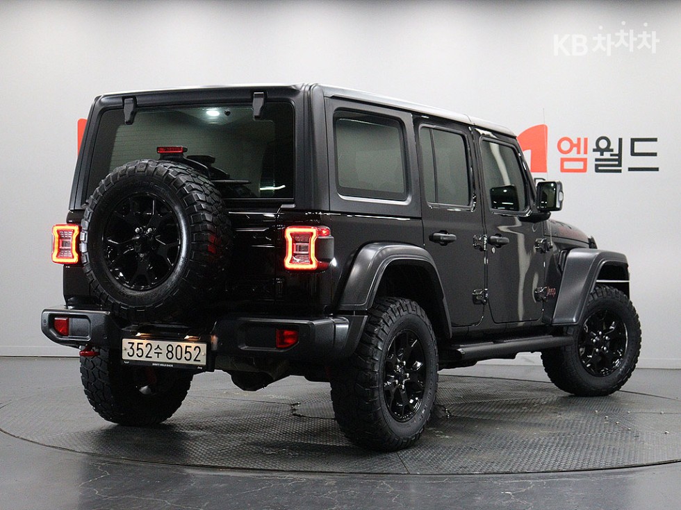Jeep Wrangler BASE MODEL — фото 3