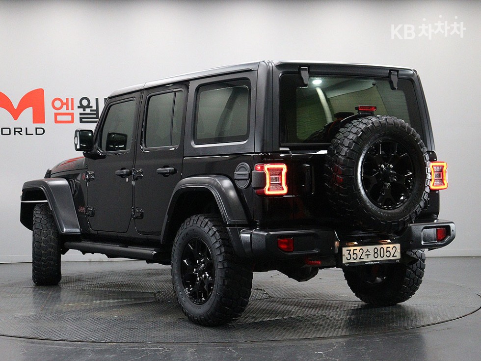 Jeep Wrangler BASE MODEL — фото 4