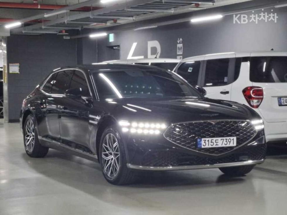 Genesis G90 BASE MODEL — фото 1
