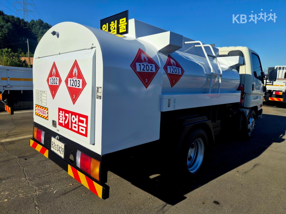 Hyundai Mighty Short Wheelbase High Floor Deluxe — фото 2
